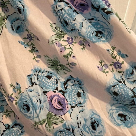 SOLD Pinup Girl Clothing Blue Roses Jenny Skirt 3X - Picture 2 of 3